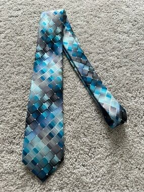 Van Heusen Classic Men's Silk Blue Mosaic Pattern Tie